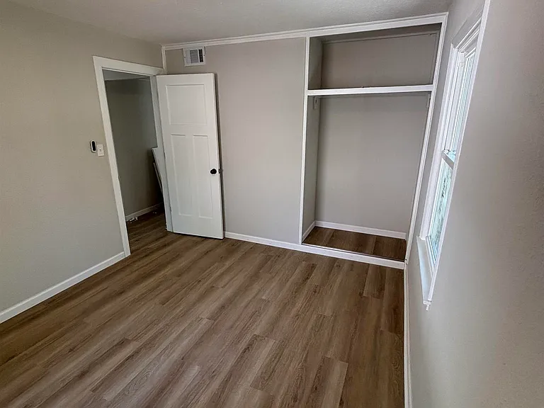 1703 N Valley Ave — Photo 53
