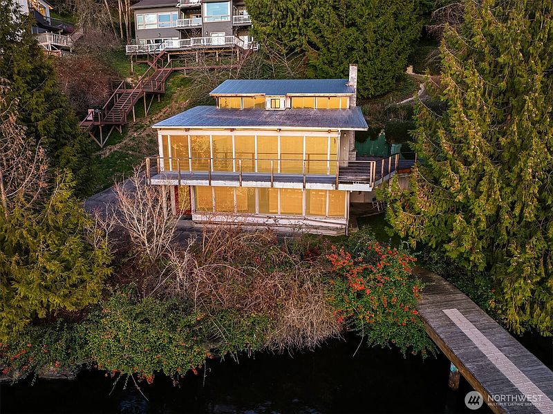4th image of 8001 West Mercer Street