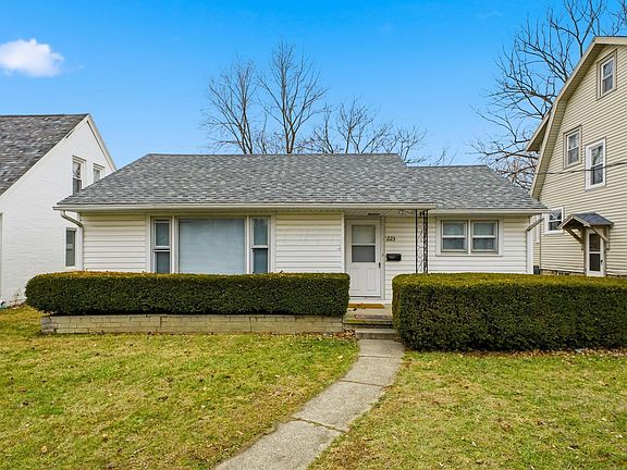 2nd image of 223 Forest Lawn Blvd