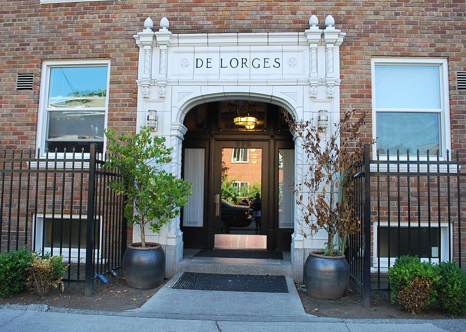 1st image of 325 Harvard Ave E APT 204