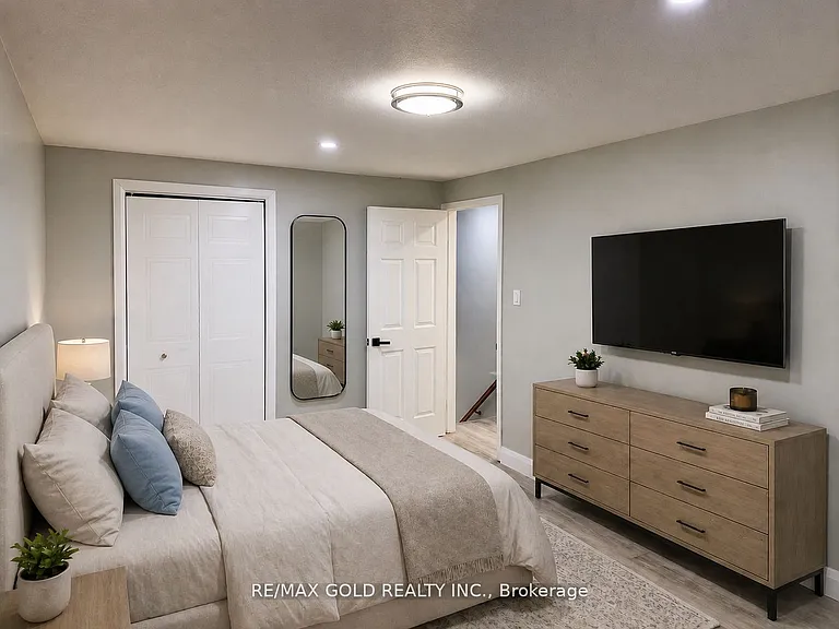 156 Mooregate Cres — Photo 17