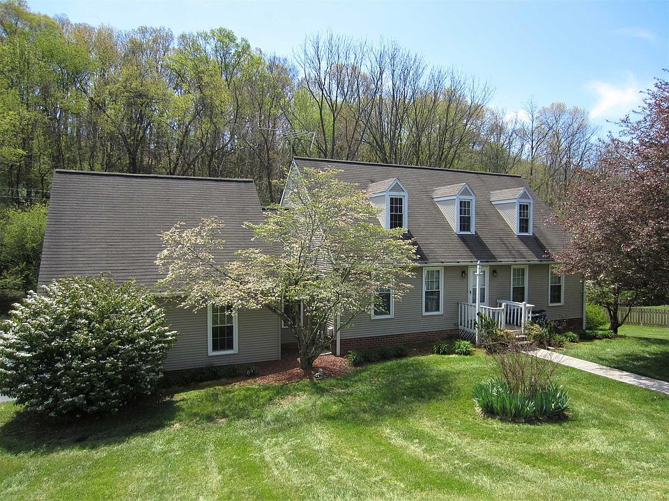 1st image of 440 Canterbury Ct SW