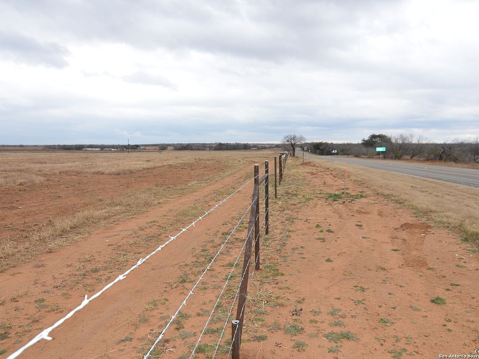 2nd image of 473 E FM 462