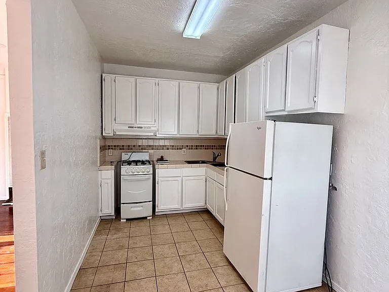 1534 Winona Blvd — Photo 8