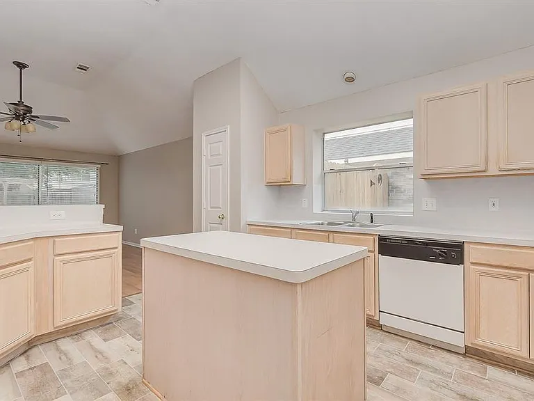 3026 Silver Spring Trl — Photo 18
