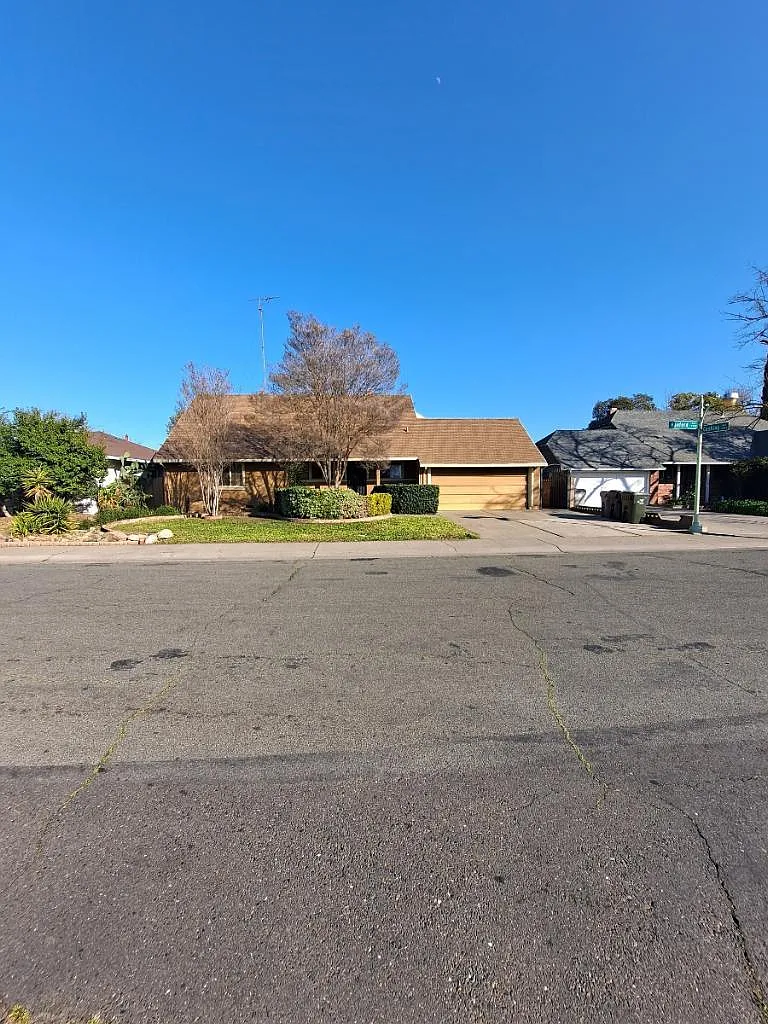 7967 Hanford Way photo 1