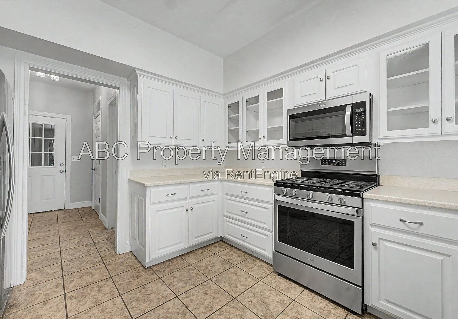 4 bed, 3.5 bath, $2,995 — Photo 2