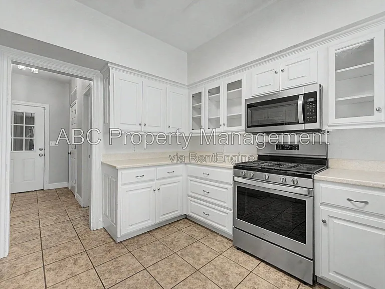 1525 W Deane St — Photo 2