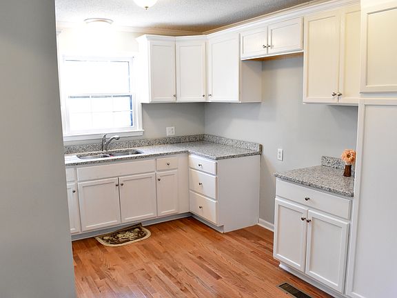 3rd image of 7103 Buxenbury Dr