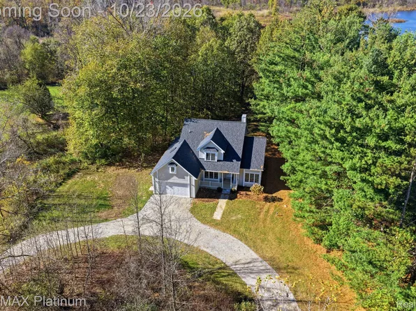 2026 Yorway Dr, Howell, MI 48843