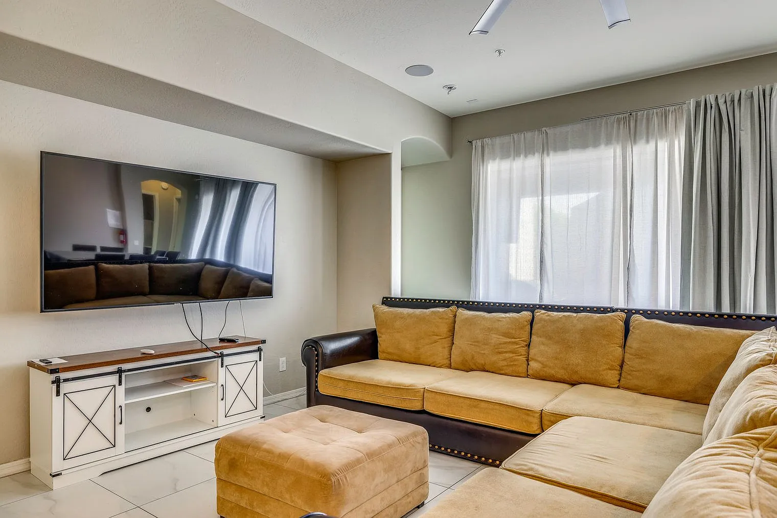 4 bed, 3.0 bath, 2992 sqft, $5,225 — Photo 3