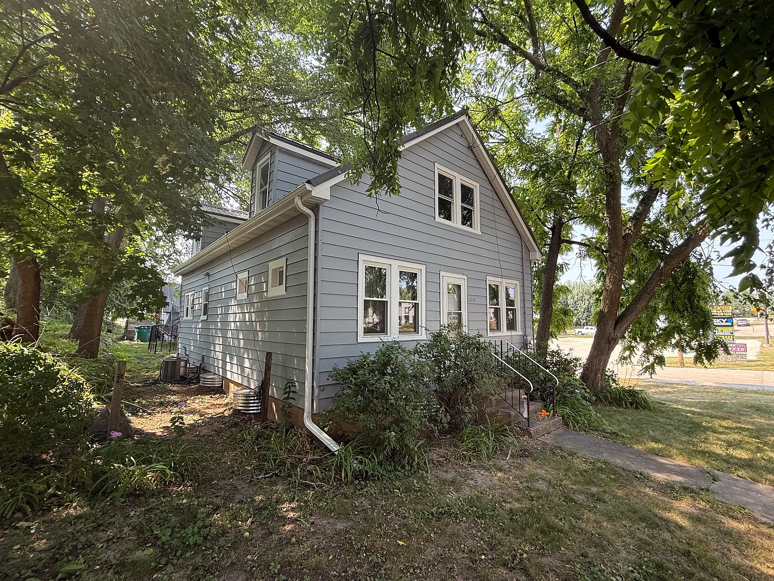 4 bed, 1525 sqft, $2,250 — Photo 2