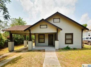 816 E Austin St, Luling, TX 78648