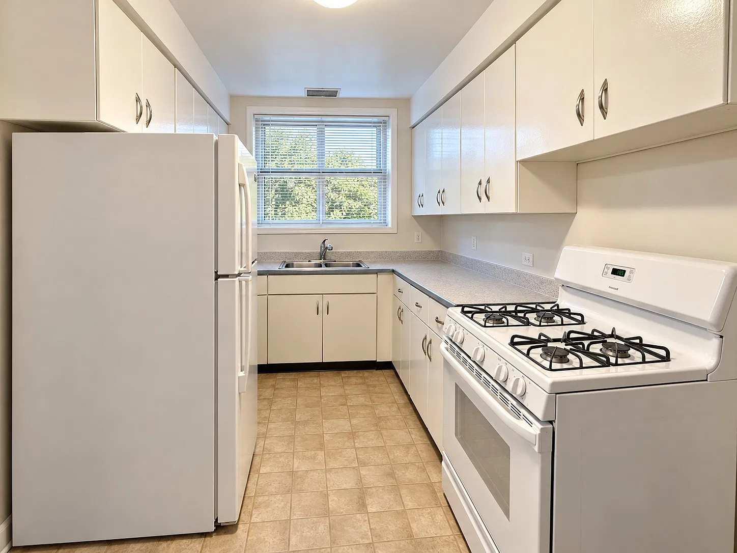 2 bed, 675 sqft, $1,950 — Photo 2