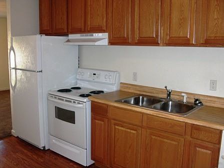 5th image of 1221 Abraham St