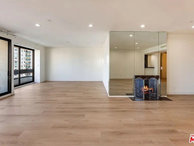 10551 Wilshire Blvd #1405 — Photo 27