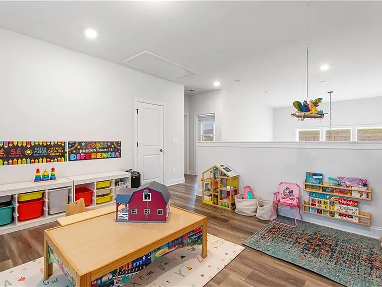 409 Carmichael Cir — Photo 39