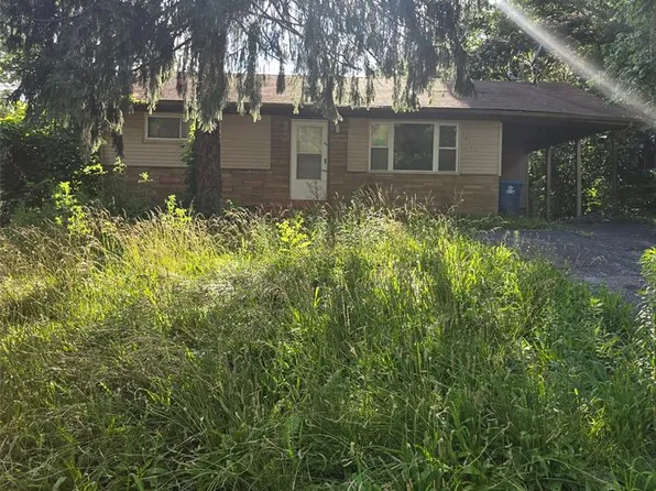 10125 Crown Point Dr, Saint Louis, MO 63136