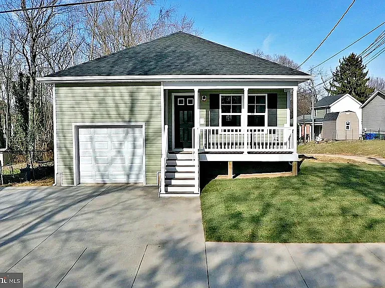 528 E North St — Photo 1