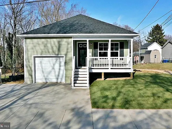 528 E North St, Charles Town, WV 25414