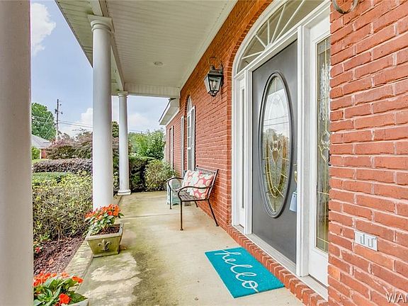 4th image of 2225 Englewood Dr