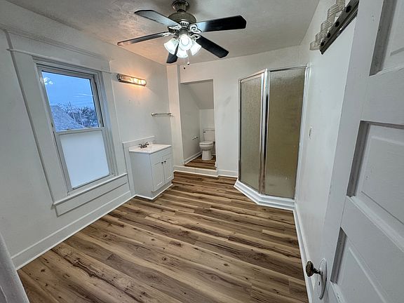 5th image of 716 E Avenue B