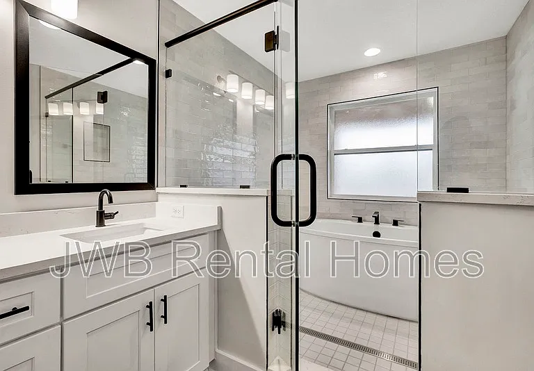8859 Amalfi Ct — Photo 31