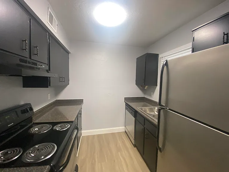 1530 Live Oak Dr #D4 — Photo 8