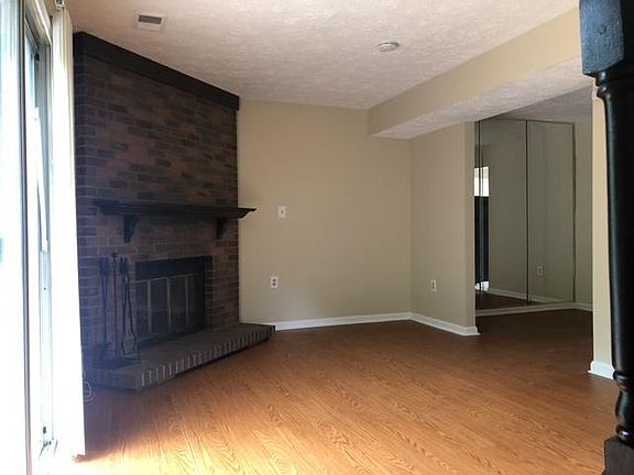 3rd image of 138 Firethorn Ct