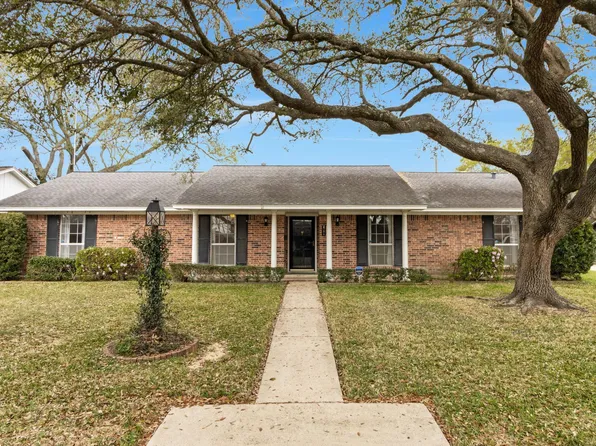 2206 Cedar Creek Dr, Baytown, TX 77520