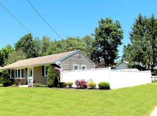 27 Warwick Rd, Stratford, NJ 08084