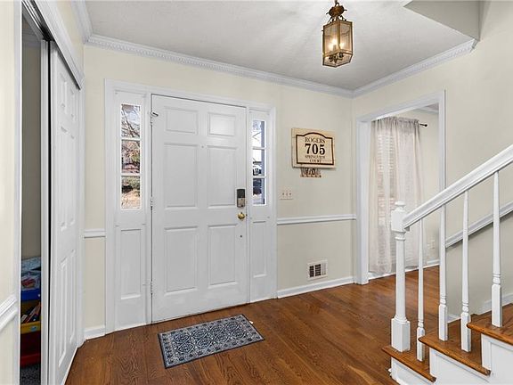 5th image of 705 Springview Ct