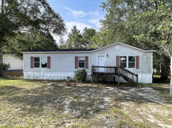 18365 Leslis Ln, Saucier, MS 39574