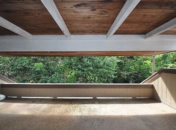 Large lanai