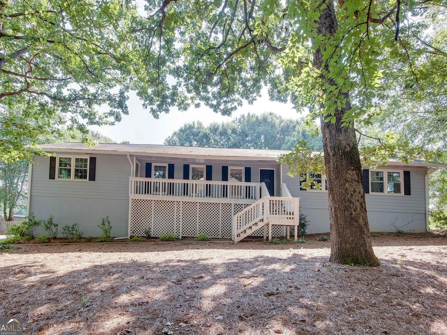3 bed, 2.0 bath, 2044 sqft, $2,995 — Photo 1