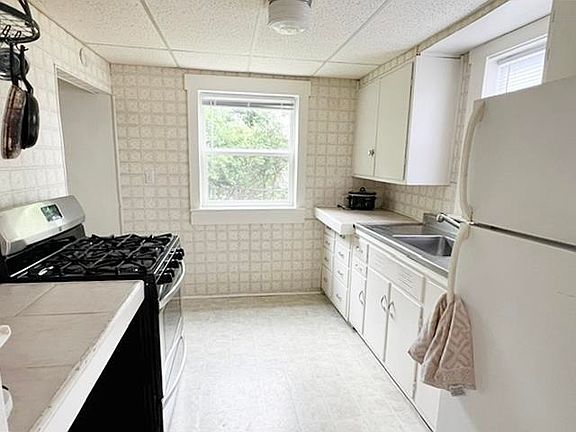 4th image of 973 Forest St