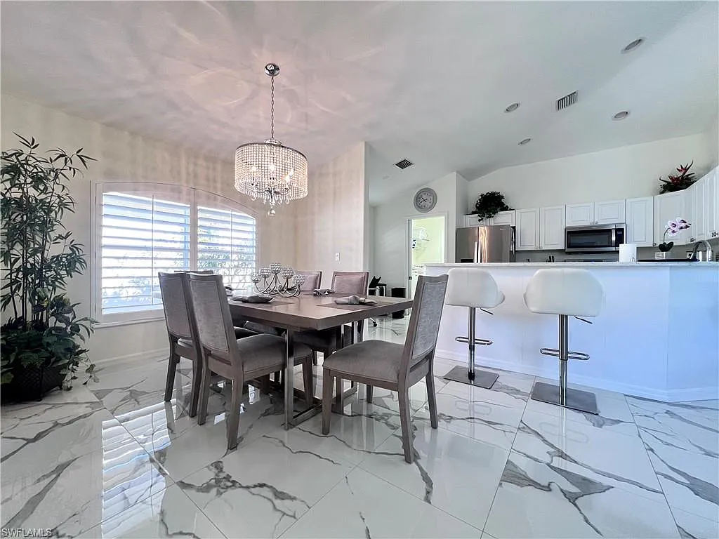 4 bed, 3.0 bath, 2211 sqft, $11,000 — Photo 4