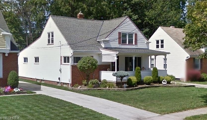 2nd image of 874 Bryn Mawr Ave