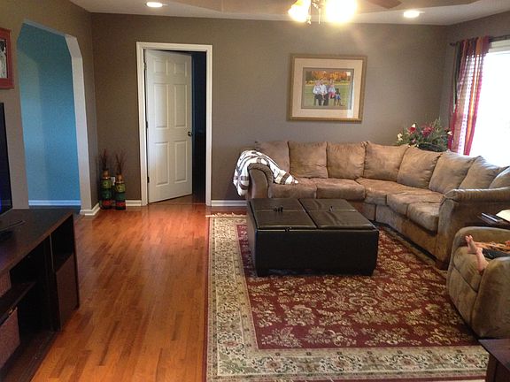 Living Room(Facing MasterBR)