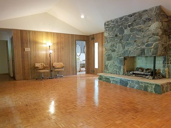 4th image of 287 Longacres Ln