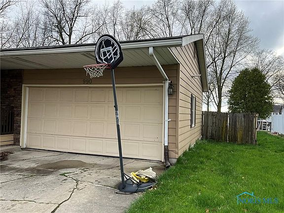 3rd image of 990 Edgewood Dr