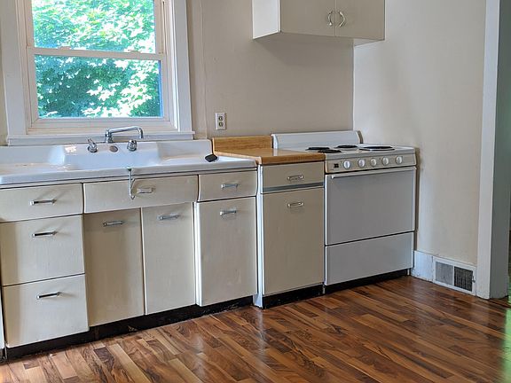 3rd image of 330 S 9th St #1/2