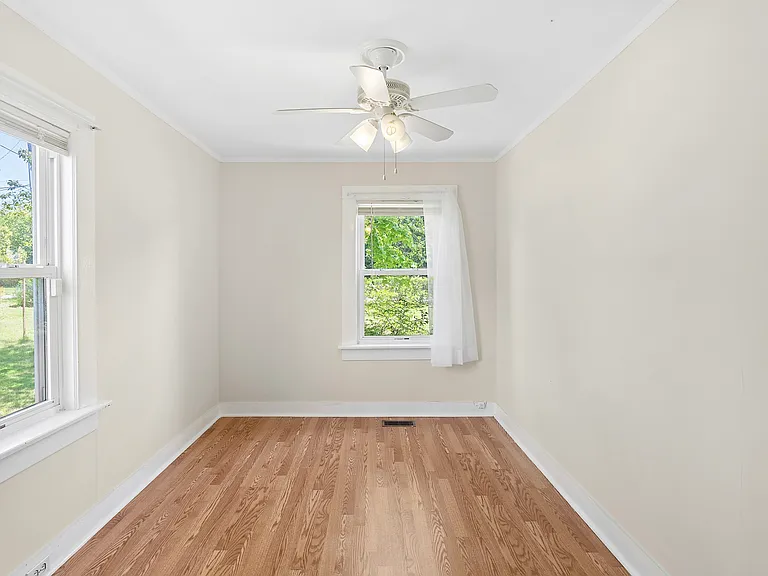 37 N Bishops Ln — Photo 8