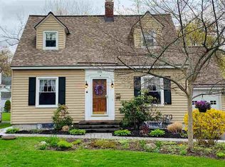 1356 Valencia Rd, Niskayuna, NY 12309