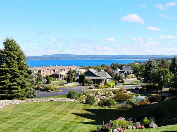 810 Maple Leaf Ln APT 12, Petoskey, MI 49770
