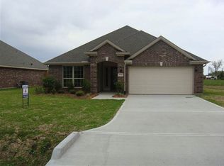 6720 Willow St, Groves, TX 77619