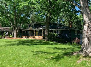 3020 Sandy Hook Dr, Roseville, MN 55113