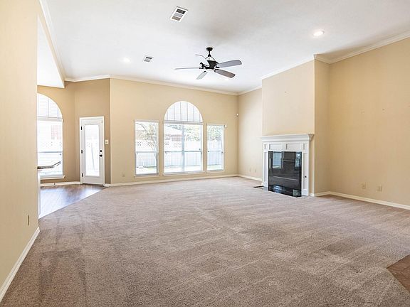 4th image of 104 Peach Tree St