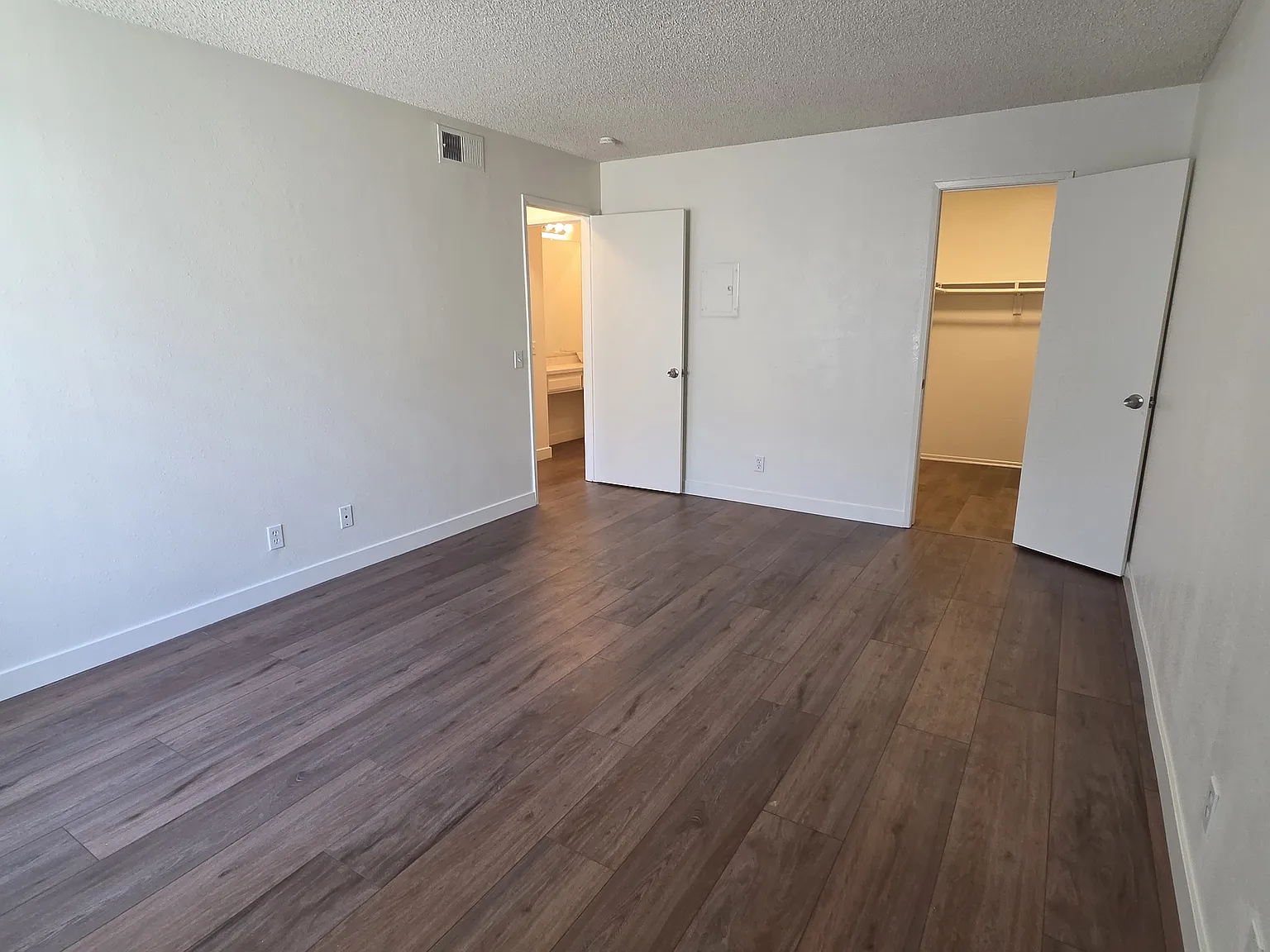2 bed, 864 sqft, $2,999 — Photo 4