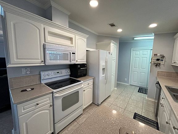 2nd image of 3813 Coconut Palm Cir